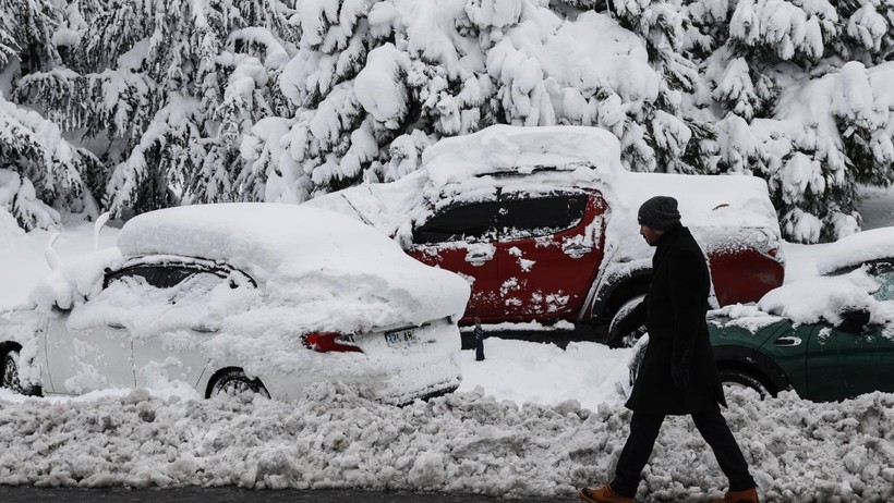 İstanbul'da Beklenen Kar Yağışı Başladı: Alarm Verildi, Uçuşlar İptal Edildi - Resim : 7