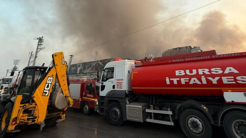 Bursa'da Geri Dönüşüm Tesisinde Başlayan Yangın Fabrikaya Sıçradı - Resim : 2