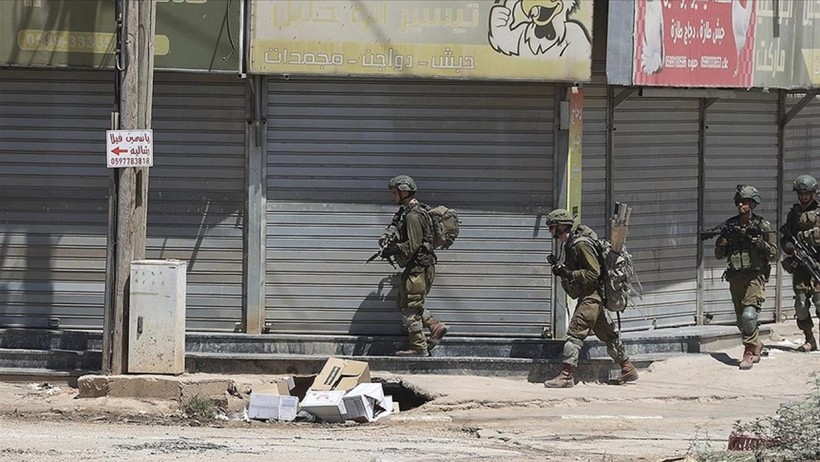 İsrail, Doğu Kudüs ve Batı Şeria'da 15 Filistinliyi Gözaltına Aldı - Resim : 1
