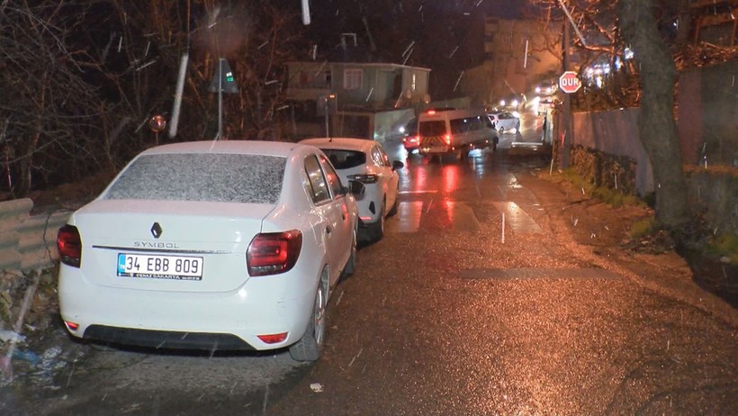 İstanbul'da Beklenen Kar Yağışı Başladı: Alarm Verildi, Uçuşlar İptal Edildi - Resim : 2