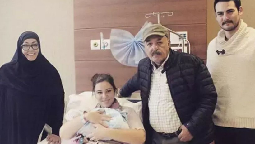 Ferdi Tayfur'un Eski Eşi Necla Nazır Hastanelik Oldu: Kızı Tuğçe Vasiyetine Ateş Püskürmüştü - Resim : 2