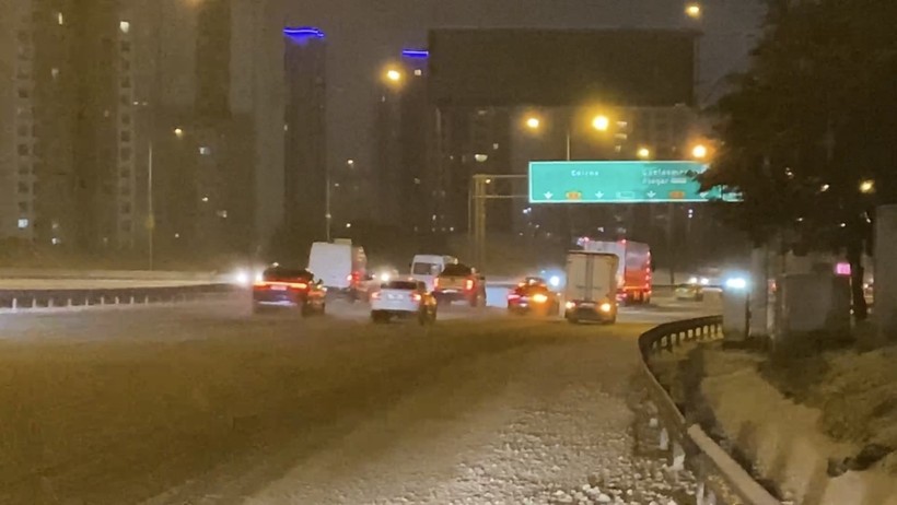 İstanbulluların Kar Sınavı! Araçlar Yollarda Kaldı, Vatandaşlar Kayıp Düştü - Resim : 5