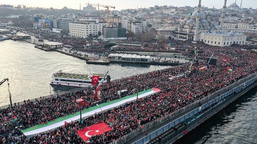 CHP, Sadece Kendilerine Kapatılan Galata İçin Israrcı: Filistin Mitingi İçin Net Çağrı - Resim : 1