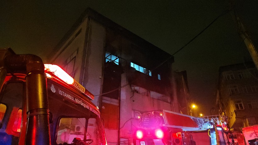 Bağcılar'da Tekstil Atölyesinde Korkutan Yangın - Resim : 1