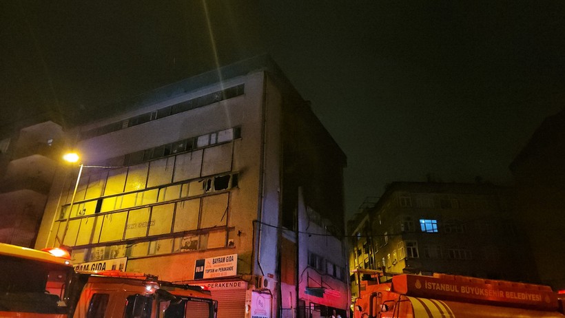 Bağcılar'da Tekstil Atölyesinde Korkutan Yangın - Resim : 4