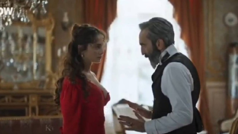 Şakir Paşa Ailesi’nde Yer Yerinden Oynadı, Aniesi Sahnesi Sonrası Herkes Ayağa Kalktı! 'İnsanın Yüzü Kızarır' - Resim : 4