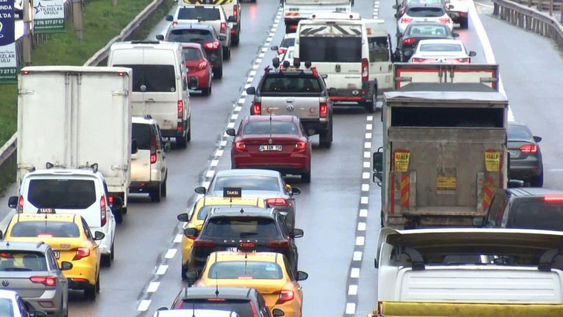 İstanbullular Haftanın İlk İş Gününe Trafikle Başladı - Resim : 2