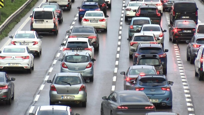 İstanbullular Haftanın İlk İş Gününe Trafikle Başladı - Resim : 3