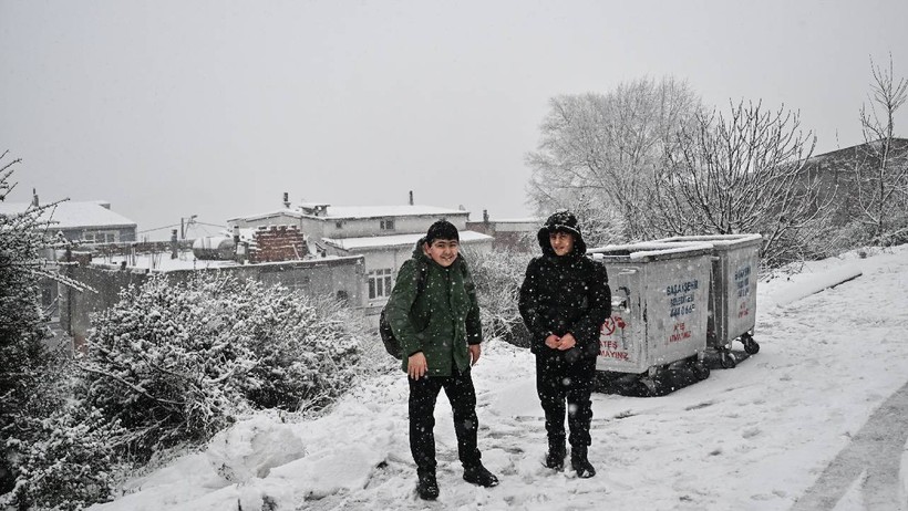 AKOM'dan Yeni Alarm, Yarına Dikkat! Kar Birden Bastırdı, İstanbul'da 9 İlçede Okullar Tatil - Resim : 1