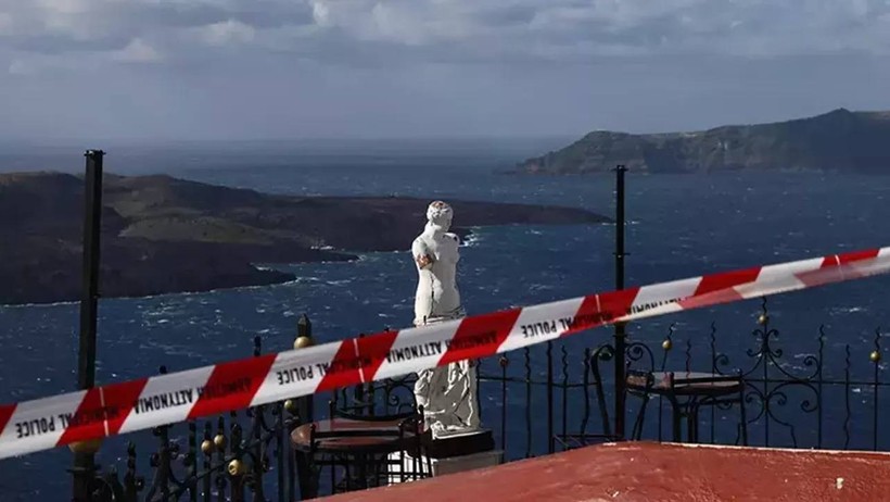 Beşik Gibi Sallanan Santorini'de Depremden Daha Büyük Felaket, 375 Yıl Sonra Tehlike Çanları Çalıyor - Resim : 1