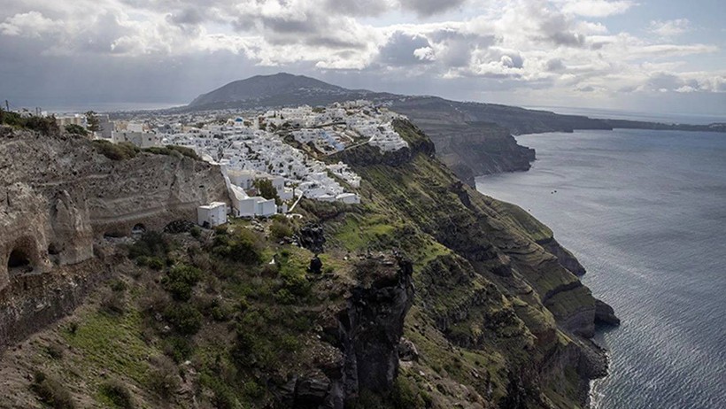 Beşik Gibi Sallanan Santorini'de Depremden Daha Büyük Felaket, 375 Yıl Sonra Tehlike Çanları Çalıyor - Resim : 2