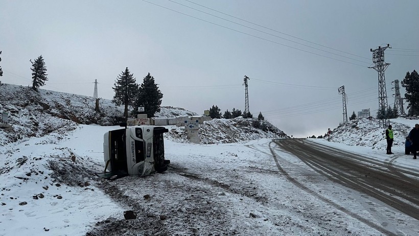 Okul Servisi Devrildi! Korku Dolu Anlar Kameraya Yansıdı - Resim : 2