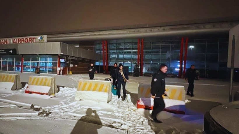 Antalya Uçağında Panik Anları: Yolcular Birbirine Girdi, Pilot Erzurum'a İndi - Resim : 1