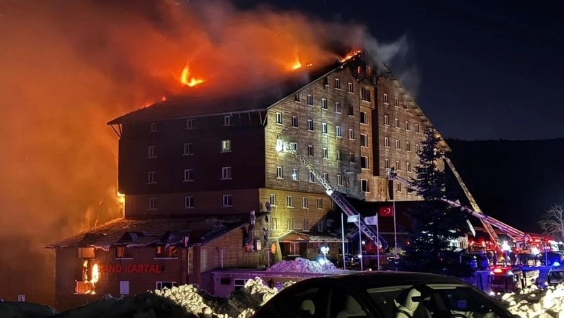 Göz Göre Göre Katliam! İnsanları Değil Lüks Araçları Kurtarmışlar - Resim : 4