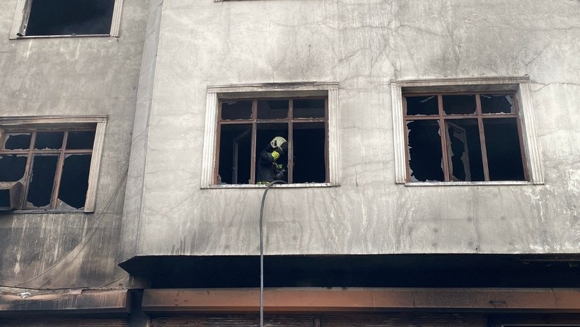 Samsun’da Peş Peşe Yangın: Kauçuk Fabrikası ve Oto Yıkama Alevlere Teslim Oldu - Resim : 1