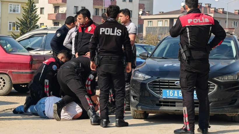 Alkollü Sürücü Polisleri Çileden Çıkardı, Güçlükle Karakola Götürüldü - Resim : 1