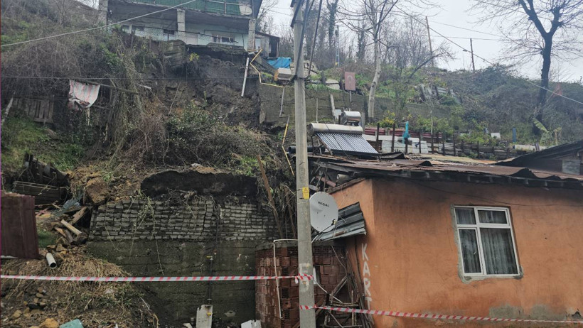 Zonguldak'ta Heyelan Faciası, 3 Ev Acilen Tahliye Edildi - Resim : 1