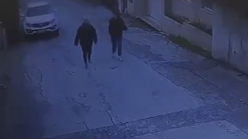 Yolda Yürüyen Kadınların Yaşadığı Dehşet Kamerada, Ölümden Kıl Payı Döndüler - Resim : 1