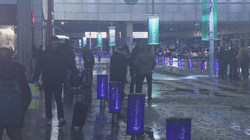 İstanbul Kara Teslim! Hava Trafiğine 'Kar' Engeli - Resim : 1