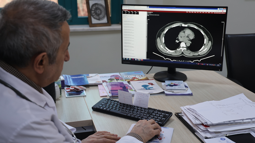 1,5 Yıl Boyunca Astım Olduğunu Sandı, Gerçeği Öğrenince Hayatının Şokunu Yaşadı - Resim : 1