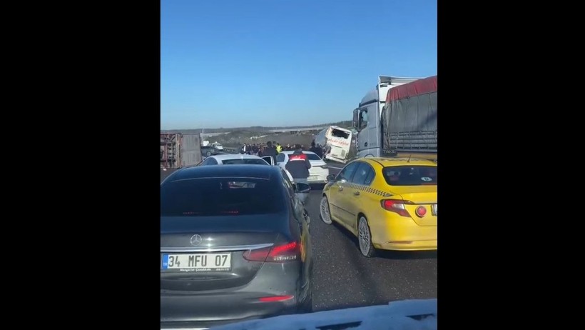 Kuzey Marmara Otoyolu'nda Feci Kaza: Yolcu Otobüsüne Tır Çarptı - Resim : 2
