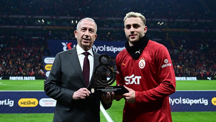 Derbi Öncesi Barış Alper Yılmaz'a Plaket - Resim : 2