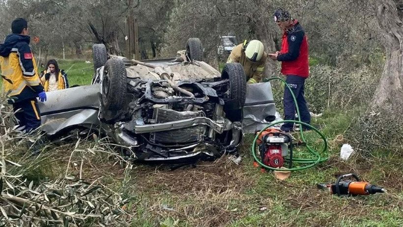 Otomobil Tarlaya Uçtu, 2 Kişi Öldü - Resim : 2