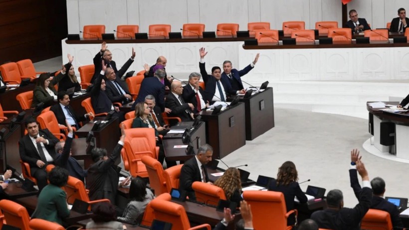 AKP'li Serap Yazıcı Özbudun'dan Eski Partisinin Grubuna İlk Ret - Resim : 2