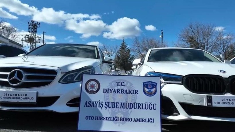 Depremzedelerin Acısı Üzerinden 36 Milyonluk Vurgun: 33 Araçtan 30'u 'Change' Çıktı - Resim : 1
