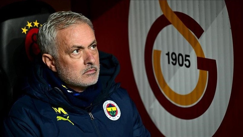 Fenerbahçe Teknik Direktörü Mourinho Dünya Gündemine Oturdu! 'Cehennemi Yaşıyor' İstifa Çağrıları, Derbi Hezimetleri... - Resim : 2