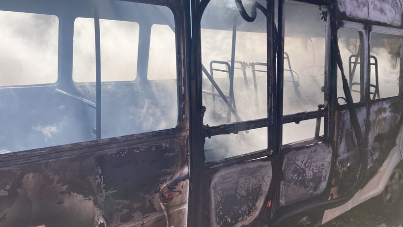 Park Halindeki Minibüs Hurda Yığınına Döndü   - Resim : 2