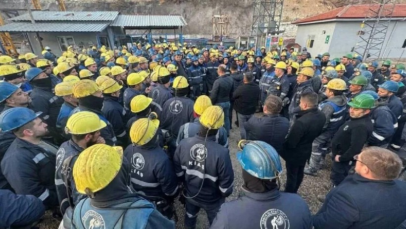 Özelleştirmeye Günler Kala... Çayırhan İşçileri Kendilerini Madene Kapattı - Resim : 1