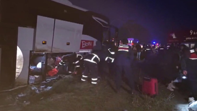 Çanakkale’de Feci Kaza: Tur Otobüsü Yoldan Çıktı! Yaralılar Var - Resim : 2