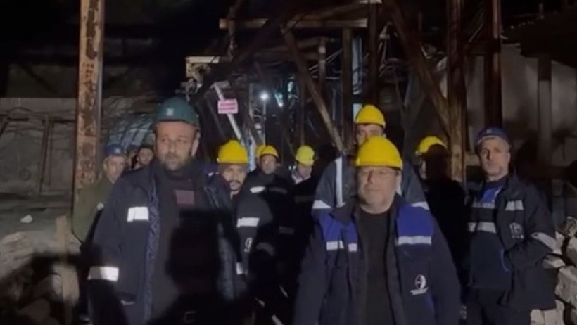50 Madenci Özelleştirmeye Karşı Yer Altında Direnişte: Çayırhan Sevdasından Vazgeçin! - Resim : 1