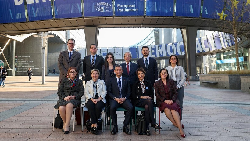 CHP Lideri Özgür Özel, Brüksel'de Temaslarına Devam Ediyor - Resim : 1