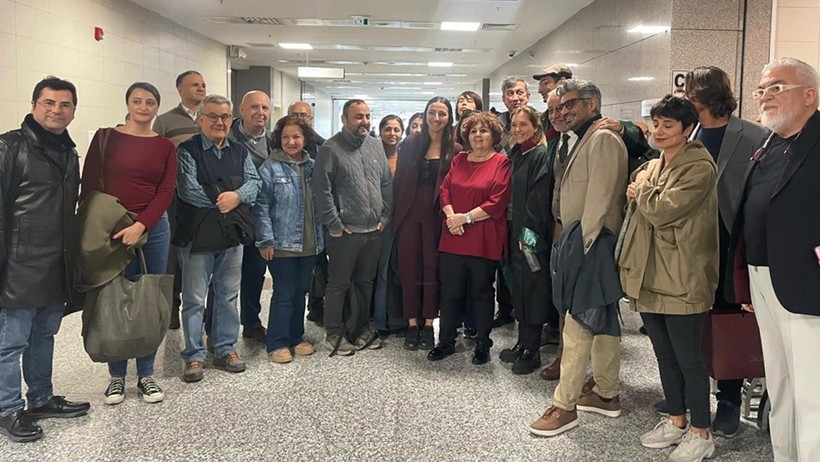 Gazeteci Ayşenur Arslan'ın Davası Ertelendi - Resim : 1