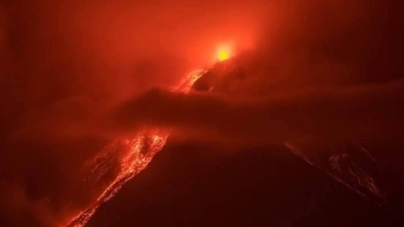 Fuego Yanardağı Patladı! Gökyüzünü Dumanlar Sardı - Resim : 1