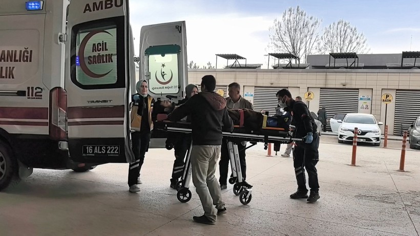 Düştüğü Traktör Bacaklarının Üzerinden Geçti - Resim : 1