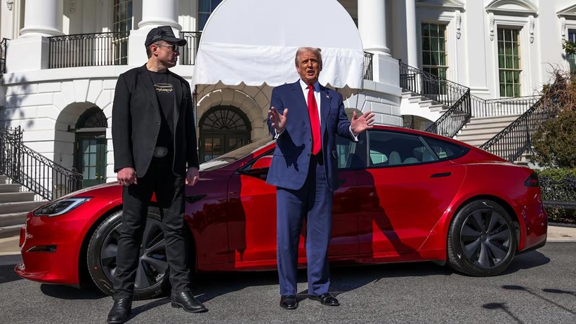 Tesla'nın Hisseleri Çakıldı, Trump'tan Destek Geldi: 'Yepyeni Bir Tesla Satın Alacağım' - Resim : 1