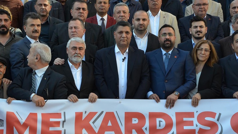 Gaziantep Büyükşehir Belediyesi, Şam ve Halep’i Kardeş Şehir İlan Etti! CHP'den 'Siyah Çelenk' Protestosu - Resim : 1