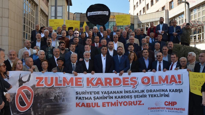 Gaziantep Büyükşehir Belediyesi, Şam ve Halep’i Kardeş Şehir İlan Etti! CHP'den 'Siyah Çelenk' Protestosu - Resim : 2