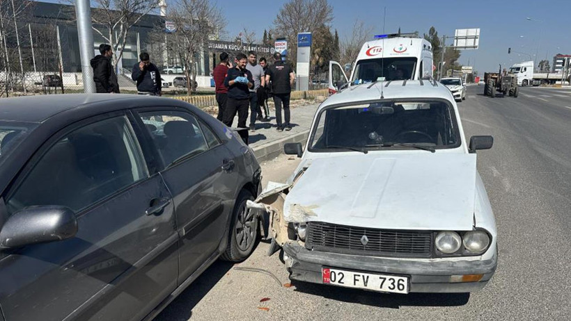 Adıyaman’da Otomobil Park Halindeki Araca Çarptı, 1 Yaralı - Resim : 1
