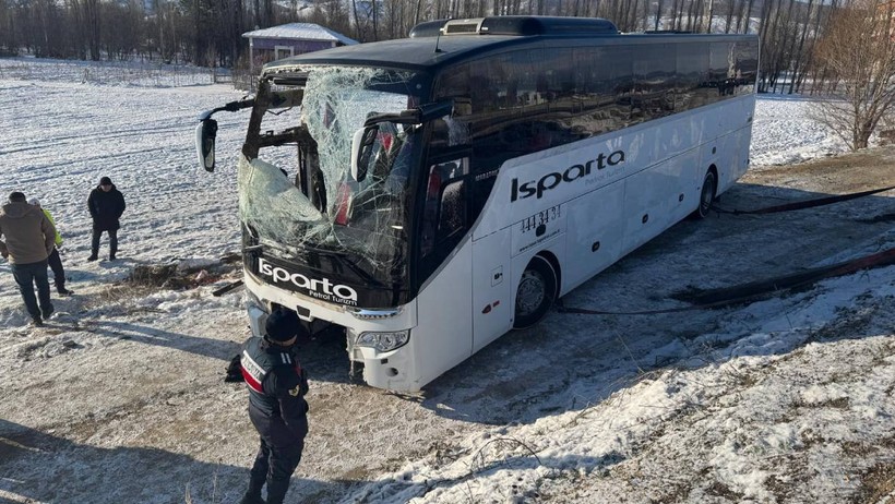 Afyon'da Yolcu Otobüsü Devrildi! Ölü ve Yaralılar Var - Resim : 1