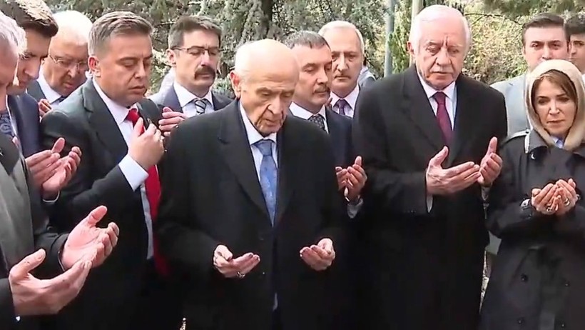 Devlet Bahçeli Aylar Sonra İlk Kez Kamera Karşısında: Türkeş'in Mezarını Ziyaret Etti - Resim : 3