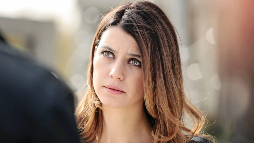 Beren Saat'ten TRT Kadrosundan Çıkarılan Oyunculara Kefilli Destek - Resim : 1