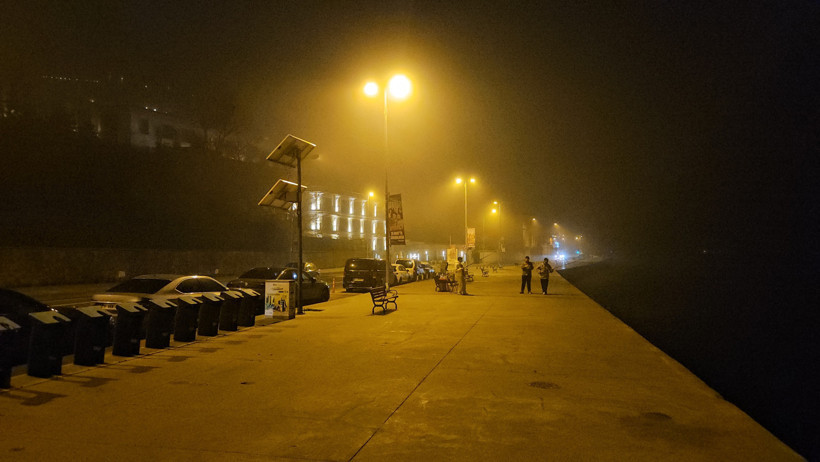 İstanbul'da Yoğun Sis: Boğazda Gemi Trafiği Askıya Alındı - Resim : 1