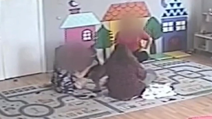 Antalya’da Özel Kreşte Korkunç Görüntüler! 2 Çocuk 2 Yaşındaki Bebeği Dakikalarca Darbetti - Resim : 2
