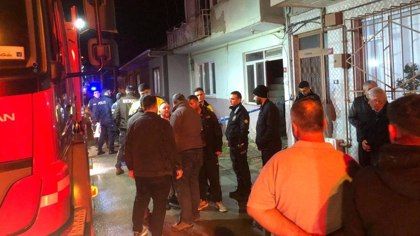 Bursa'da 5 Aylık Sevginur ile 4 Yaşındaki Ağabeyi Efe Yangında Öldü - Resim : 1