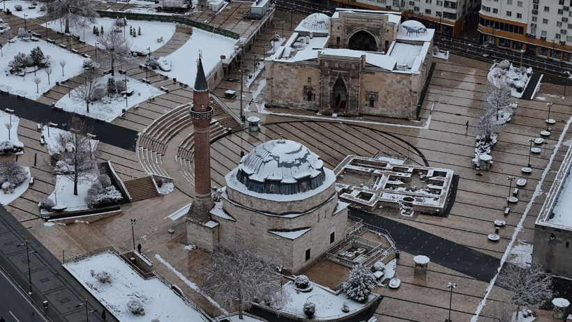 Sivas'a Nisan Sürprizi: Kent Beyaza Büründü - Resim : 1