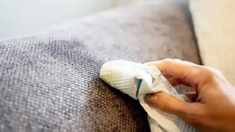 Ne Deterjan, Ne Leke Çıkarıcı, Ne Çamaşır Suyu: Koltuktaki İnatçı Lekeler En İyi Bununla Çıkıyor - Resim : 1